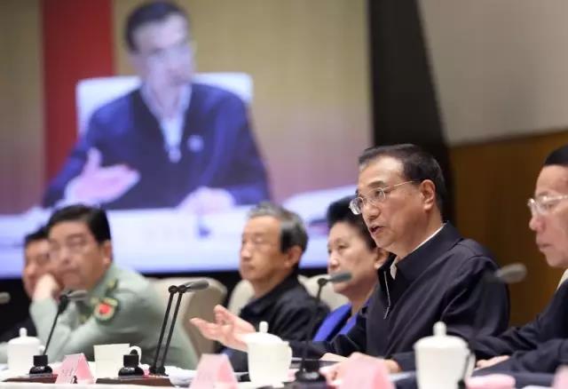 2016年5月9日,李克強出席全國推進簡政放權放管結合優化服務改革電視電話會議并講話。 2016年5月9日,李克強出席全國推進簡政放權放管結合優化服務改革電視電話會議并講話。