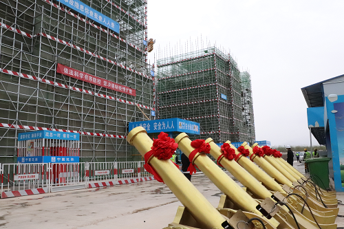 高新區(qū)第二十六小學封頂儀式現(xiàn)場 高新區(qū)第二十六小學封頂儀式現(xiàn)場