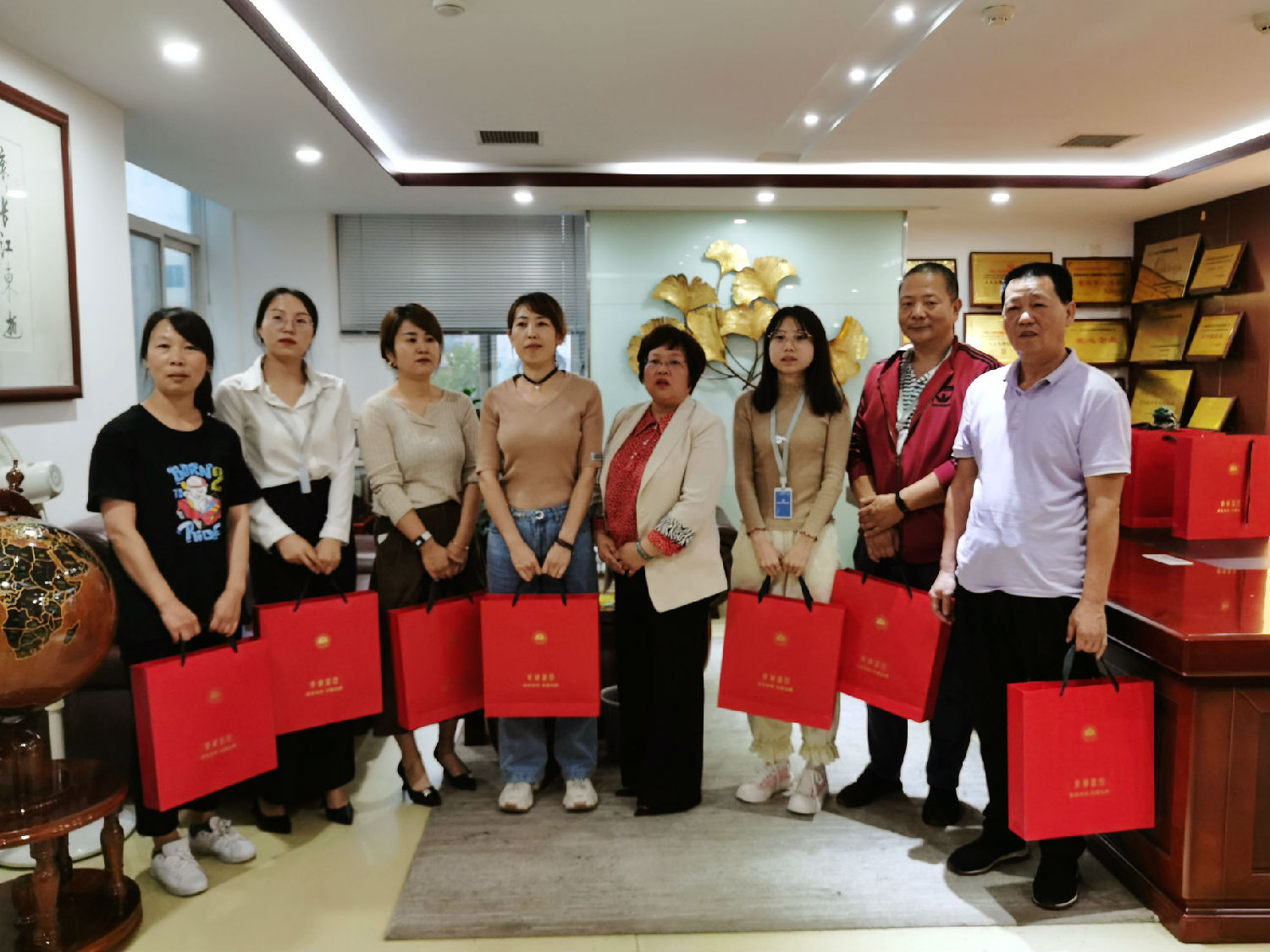 花好月圓,情暖中秋|億誠公司祝大家中秋節(jié)快樂! 花好月圓,情暖中秋|億誠公司祝大家中秋節(jié)快樂!