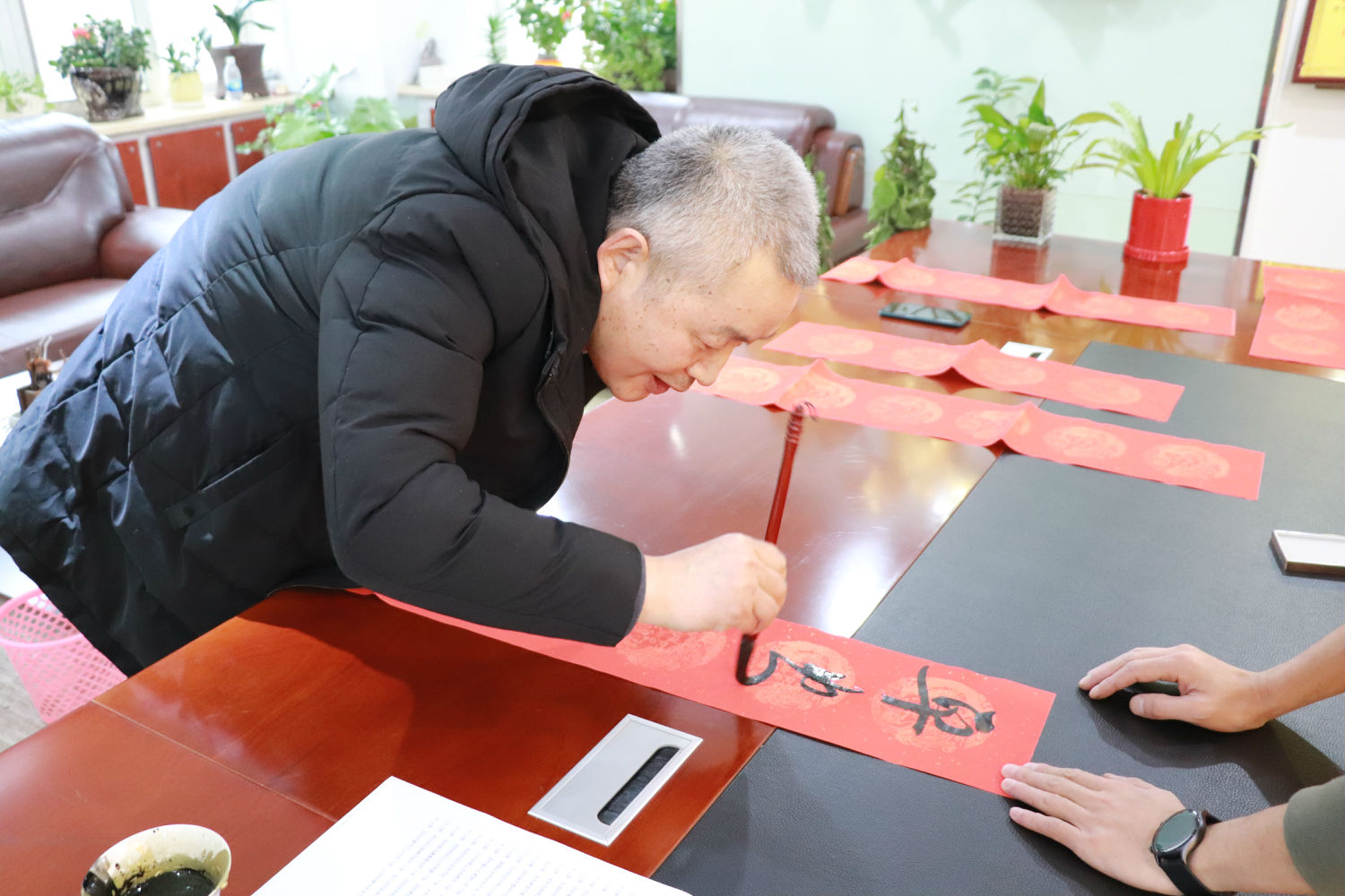 歡樂迎春納千祥,翰墨飄香送萬福 歡樂迎春納千祥,翰墨飄香送萬福