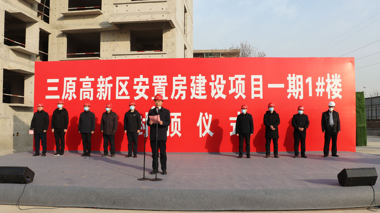 年近歲末 喜封金頂—億誠管理承監(jiān)的三原高新區(qū)安置房項目順利封頂 年近歲末 喜封金頂—億誠管理承監(jiān)的三原高新區(qū)安置房項目順利封頂