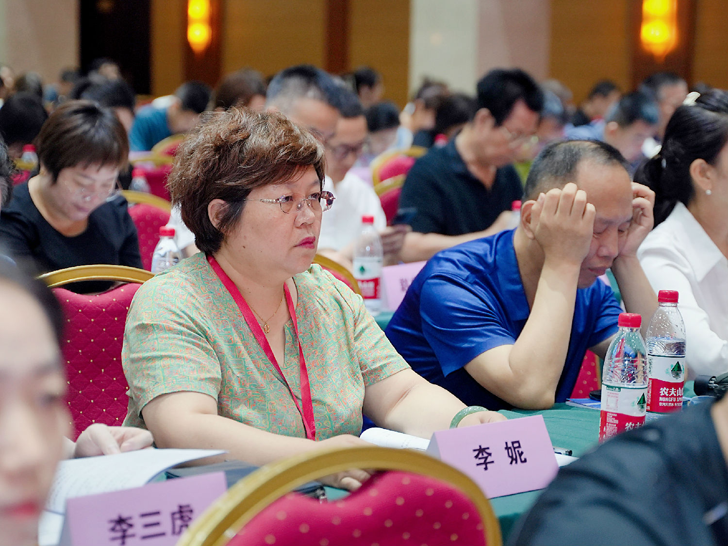 李妮董事長參加會議 李妮董事長參加會議